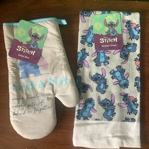 NWT Disney Stitch 2pc Oven Mitt and Kitchen Towel Set